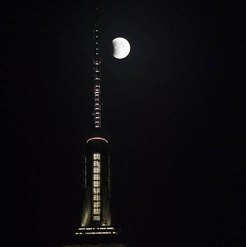 ליקוי הירח בניו-יורק (צילום: נאס"א) (צילום: נאס