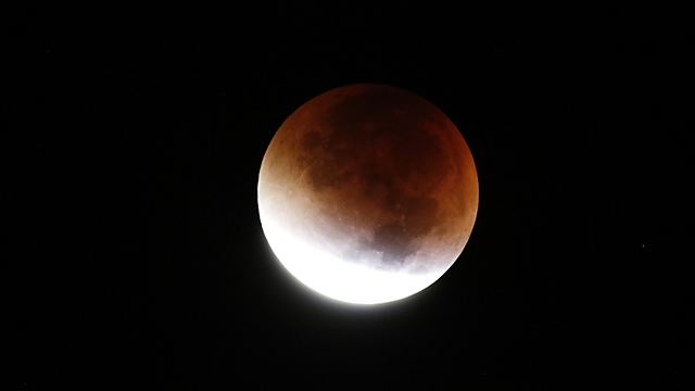 הירח בשער הנגב (צילום: עומר צדיקביץ) (צילום: עומר צדיקביץ)