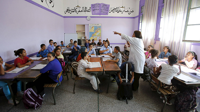 מקשיבים למורה בבית ספר ברבט, מרוקו (צילום: רויטרס) (צילום: רויטרס)