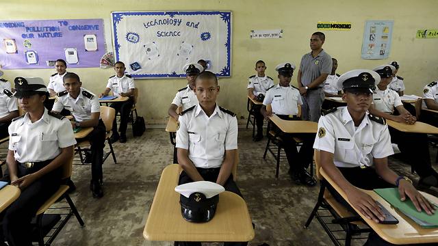 בפנמה סיטי, בירת פנמה. הנערים עוברים הכשרה לקראת גיוס לחיל הים (צילום: רויטרס) (צילום: רויטרס)