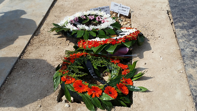 ארבעה ילדים התייתמו. קבר בני הזוג הנקין ז"ל (צילום: אלי מנדלבאום) (צילום: אלי מנדלבאום)