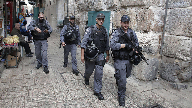 שוטרים מסיירים בירושלים (צילום: AFP) (צילום: AFP)
