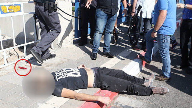 The terrorist and the screwdriver encircled in red (Photo: Reuven Schwartz)