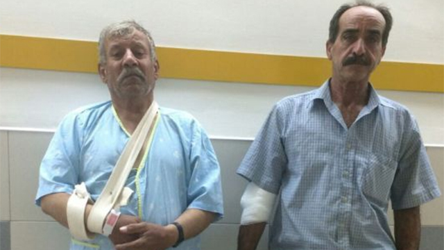 שניים מהפצועים בבית החולים סורוקה (צילום: אנואר אל-קצאצי) (צילום: אנואר אל-קצאצי)