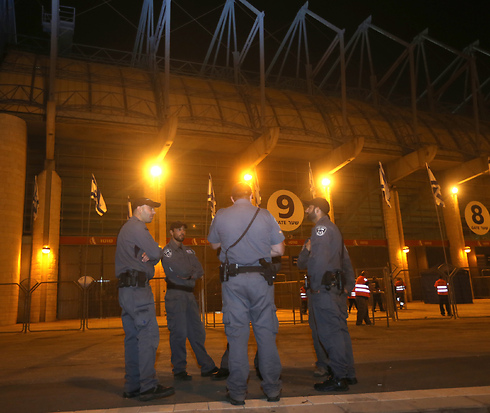 שוטרים במגרשי הכדורגל (צילום: אורן אהרוני) (צילום: אורן אהרוני)