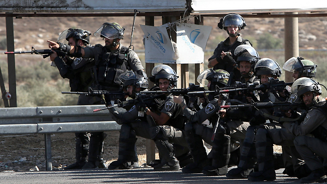 כוחות הביטחון היום בשכם (צילום: AFP) (צילום: AFP)