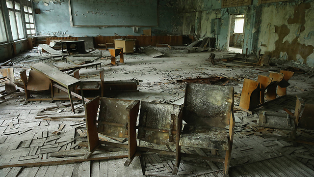 כיסאות שבורים בכיתה הרוסה (צילום: gettyimages) (צילום: gettyimages)