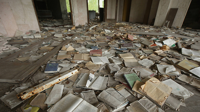 מאות ספרי לימוד בבית הספר (צילום: gettyimages) (צילום: gettyimages)