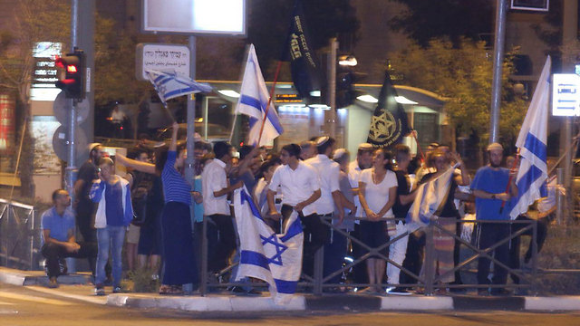 הפגנה בזירת הפיגוע (צילום: מוטי קמחי) (צילום: מוטי קמחי)