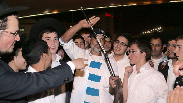 Yair Ben Shabat neutralized a terrorist with the help of nunchucks (Photo: Motti Kimchi)
