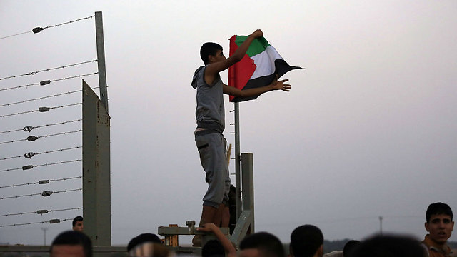 על הגדר בין עזה לישראל. ארכיון  (צילום: AFP) (צילום: AFP)