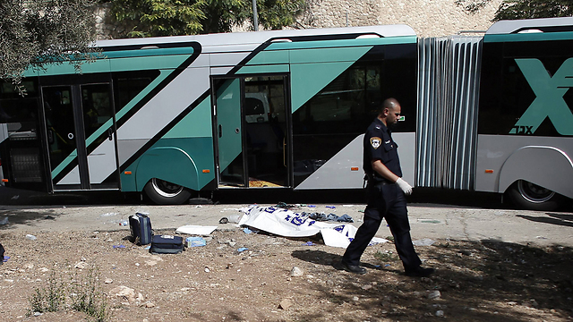 הפיגוע באוטובוס בשכונת ארמון הנציב, באוקטובר האחרון (צילום: AFP) (צילום: AFP)