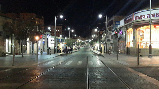 רחובות שוממים בירושלים, בערב אחרי הפיגועים ()