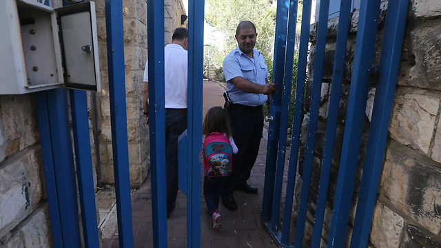 Security guard at a kindergarten in the French Hill neighborhood. (Photo Gil Yohanan)