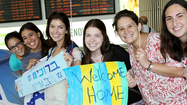 Welcoming reception for new olim from the US (Photo: Avi Moalem)