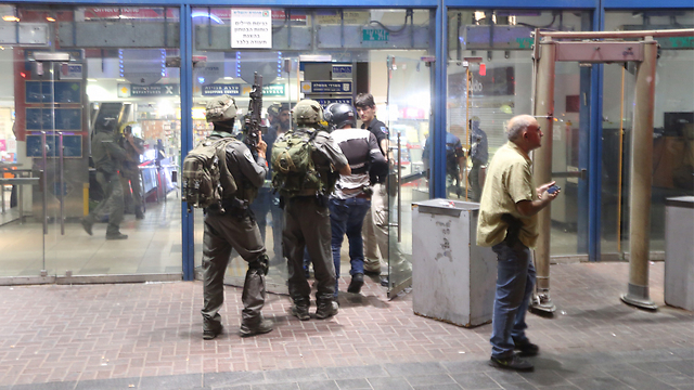 Security forces at central station after attack (Photo: Gil Yohanan)