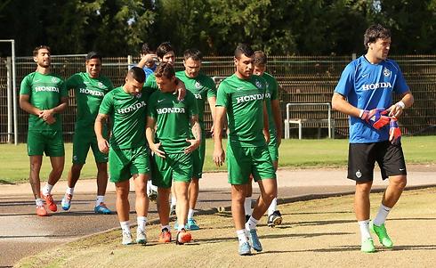 שחקני מכבי חיפה באימון (צילום: אלעד גרשגורן) (צילום: אלעד גרשגורן)