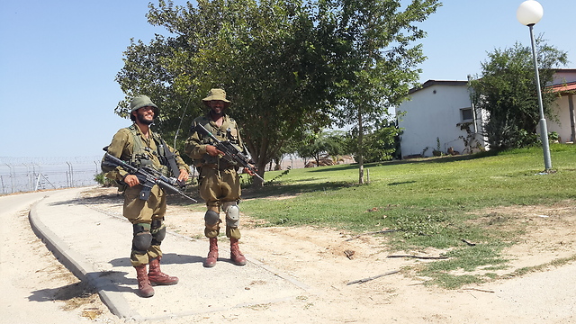 Soldiers at a Gaza-border town, Thursday morning. (Photo: Roee Idan)