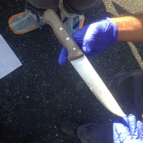 הסכין ששימשה את המחבל (צילום: חטיבת דובר המשטרה) (צילום: חטיבת דובר המשטרה)