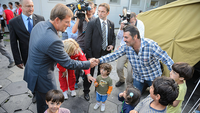גייס את הצבא לסייע בקליטת המהגרים. ראש ממשלת סלובניה מירו צרר (צילום: AFP) (צילום: AFP)