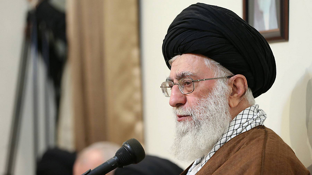 מנהיג איראן חמינאי. שלא יאיימו עלינו (צילום: AP) (צילום: AP)