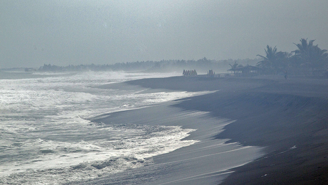 גלים בחוף המערבי של מכסיקו (צילום: AFP) (צילום: AFP)