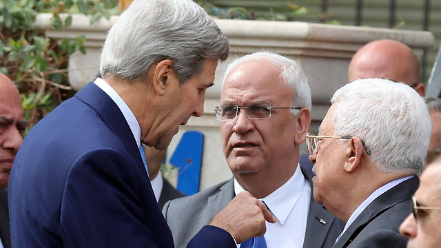 John Kerry with Saeb Erekat and PA President Mahmoud Abbas. (Photo: EPA)
