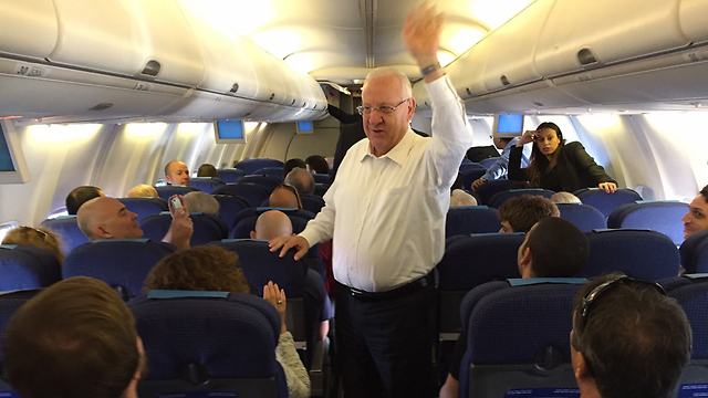 Reuven Rivlin flying economy from Prague to Israel