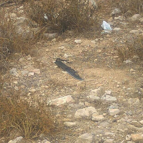The attacker's knife found at the scene (Photo: Gush Etzion Council)