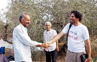 Rabbi Ascherman with Palestinian farmers. He devotes his life to defending Palestinian rights, but he also has a lot of good things to say about the IDF (Photo: Dalit Shacham)
