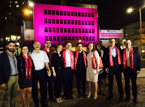 Embassy in pink (Photo: US Embassy Tel Aviv's Twitter account)