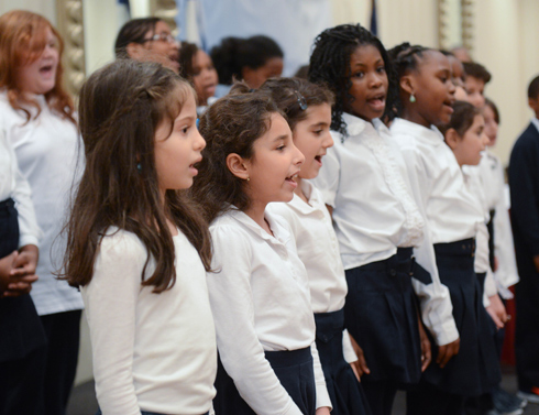 ילדי מקהלת בי"ס מרשת צ'רטר HLA בברוקלין ()