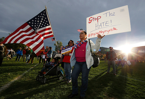 תומכים רפובליקנים ממתינים לתחילת העימות השלישי בין מועמדי המפלגה לנשיאות ארה"ב באוניברסיטת קולורדו (צילום: AP) (צילום: AP)