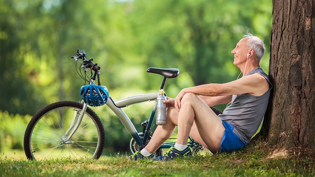 פעילות גופנית תעזור בהתמודדות בשמירה על מסת שריר בגיל מבוגר (צילום: shutterstock) (צילום: shutterstock)