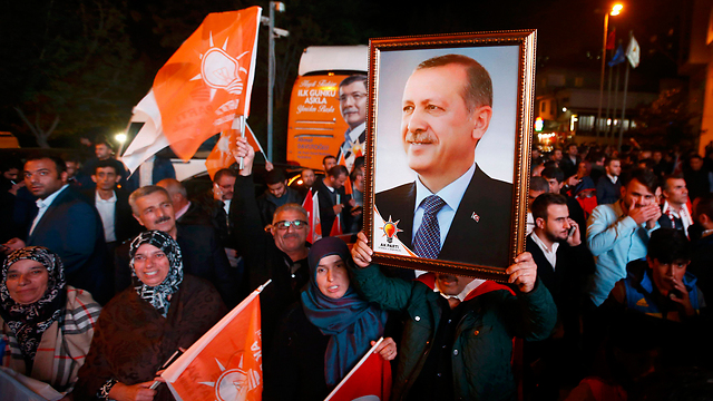 הפגנת תמיכה בנשיא טורקיה ארדואן (צילום: רויטרס) (צילום: רויטרס)
