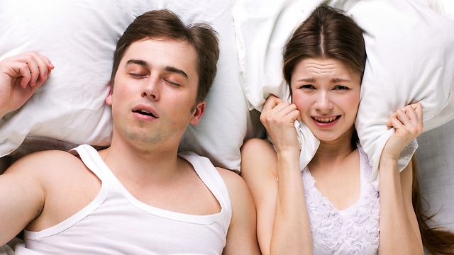גם בן הזוג עלול לסבול. לא מצליחים לישון (צילום: Shutterstock) (צילום: Shutterstock)