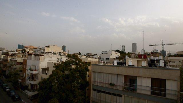 בתל אביב היה עדיין בהיר אחר הצהריים (צילום: מוטי קמחי) (צילום: מוטי קמחי)