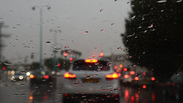 וגם גשם בבירת הנגב (צילום: הרצל יוסף) (צילום: הרצל יוסף)