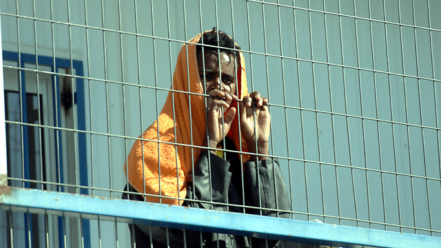 Africans at the Saharonim detention center (Photo: Haim Horenstein)