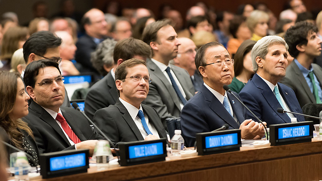 Left to right: Israel's Ambassdor to the UN, Danny Danon; Chaim Herzog's son and Opposition leader Isaac Herzog; UN Secretary-General Ban Ki-moon; and US Secretary of State John Kerry (Photo: Leo Sorel)