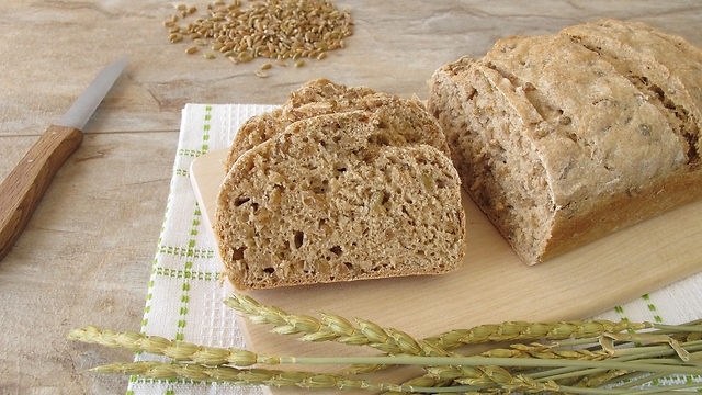 לחם מלא ישביע לאורך זמן כפול בהשוואה ללחם לבן (צילום: shutterstock) (צילום: shutterstock)