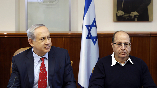 Netanyahu and Ya'alon (Photo: AFP)