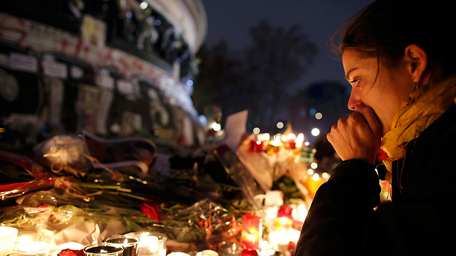 Parisians mourn following the terrorist attacks that killed over 130 (Photo: Reuters)