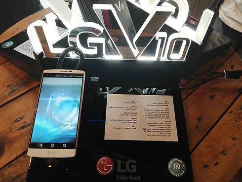 קבלו את LG V10 החדש בלבן (צילום: רפאלה גויכמן) (צילום: רפאלה גויכמן)