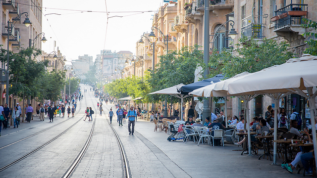 The secular public in Jerusalem enjoys an unprecedented abundance of art and cultural events, with a growing number of restaurants and cafés open on Shabbat (Photo: Shutterstock)