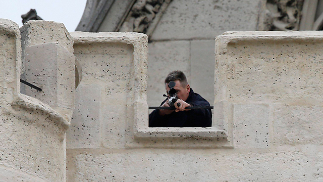 Snipers gaurd the scene of  the Paris attacker during an official visit (Photo: EPA)