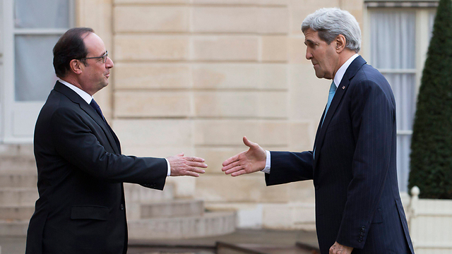 קרי בפגישה עם הנשיא פרנסואה הולנד בפריז (צילום: EPA) (צילום: EPA)