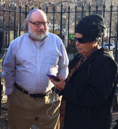 Jonathan Pollard with his wife Esther after his release (Photo: The Twitter account of Ilana Gold of CBS New York) 