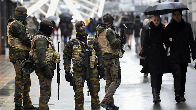 חמושים ברחובות (צילום: AFP) (צילום: AFP)