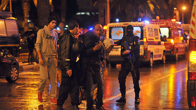 זירת הפיגוע בתוניסיה (צילום: AFP) (צילום: AFP)